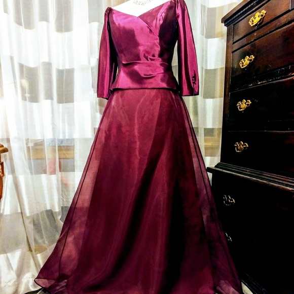 Bill Levkoff Dresses & Skirts - Bill Levkoff 2 pc gown!!!